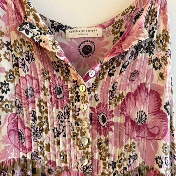 Spell and The Gypsy Desert Daisy Maxi Dress in Floral Lilac Crochet - Picture 6 of 11